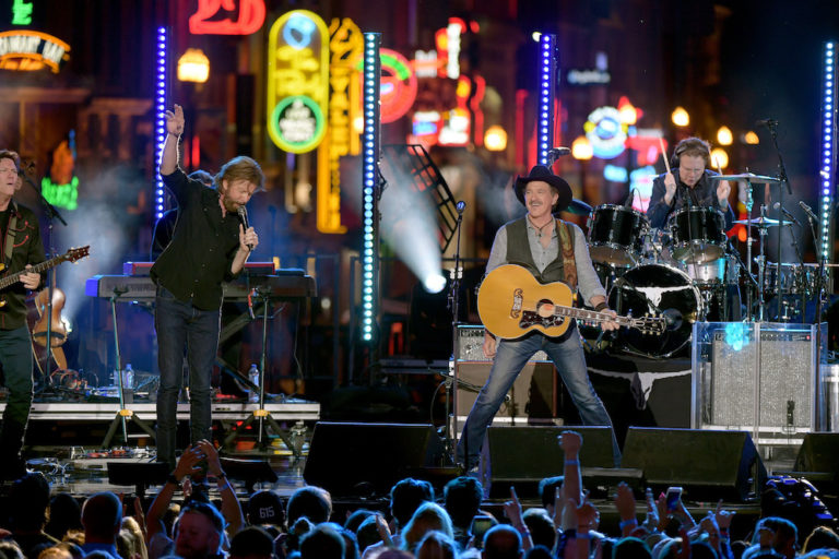 Brooks & Dunn TUNE IN TONIGHT BROOKS & DUNN ON CMT CROSSROADS